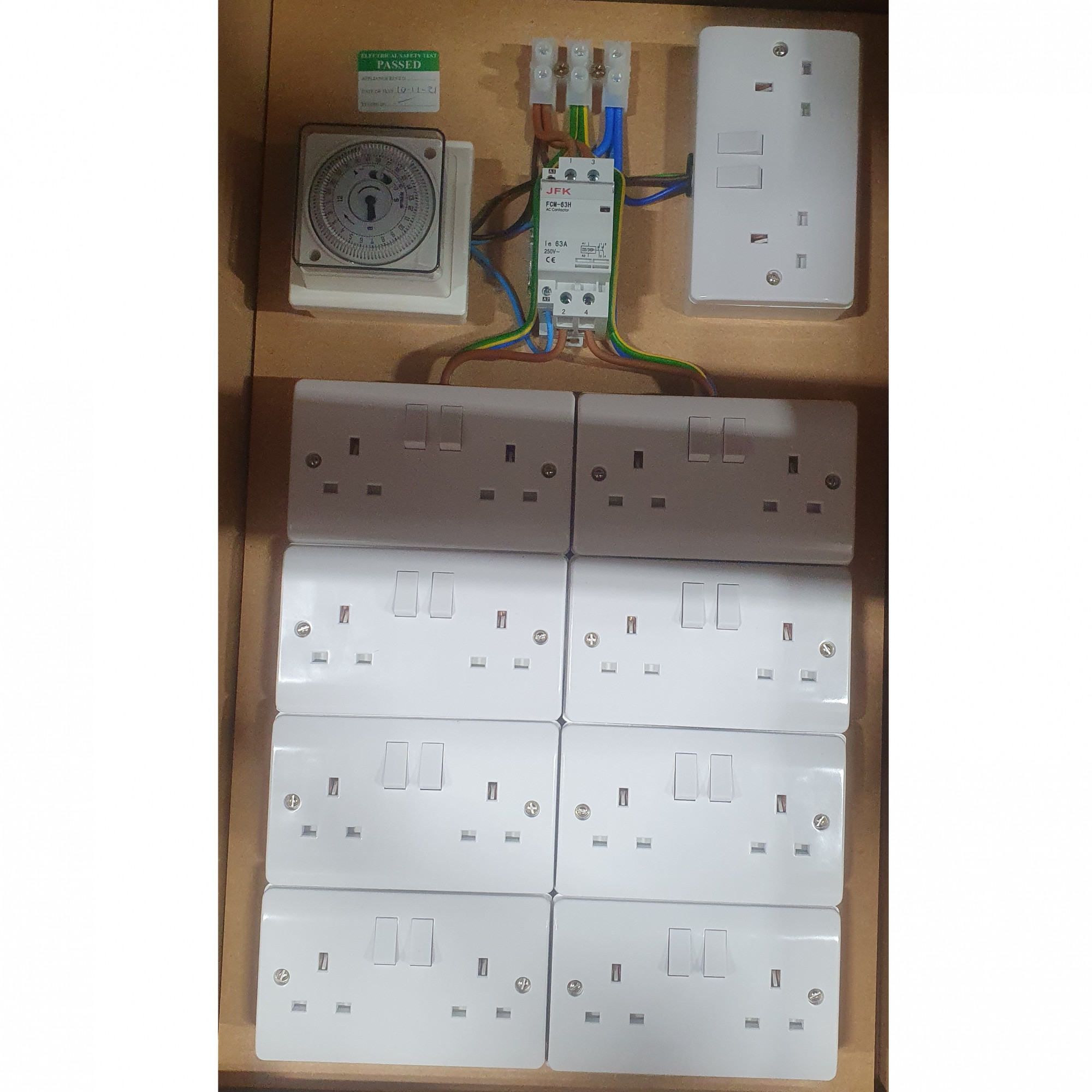 (image for) Contactor 16 Way + 2 Aux